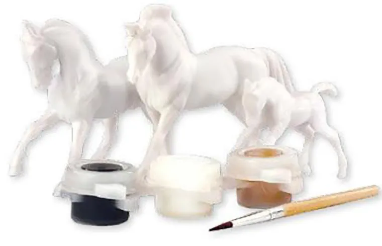 JPaVEJuc_1.webp Discount REEVES INTERNATIONAL Breyer® Horse Family Paint & Play