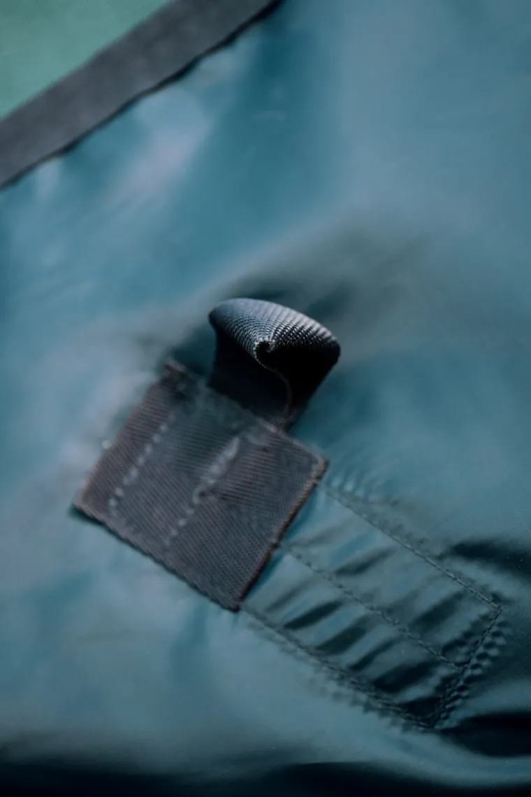 JtsHVlfk_5.webp Outlet HORSEWARE ® Ireland Amigo® Ripstop 900D 50 Gram Standard Neck Turnout Dynasty Green/Navy/Silver