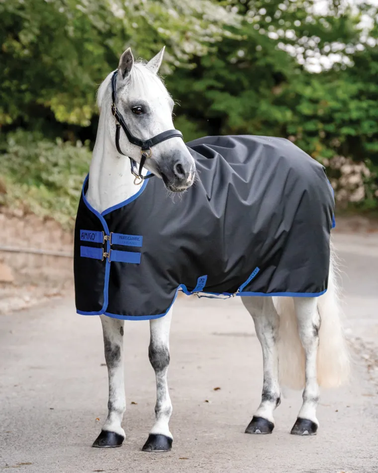 MTIGeWPd_0.webp Outlet HORSEWARE ® Ireland Amigo® Ripstop 900D Standard Neck Pony Turnout Sheet Black/Classic Blue