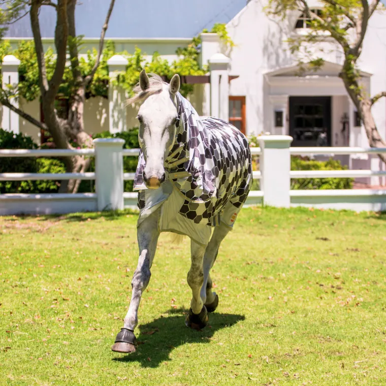 ROBHwswk_5.webp Clearance WORLD EQUSTRN BRNDS Equilibrium Field Relief Fly Sheet White/Black/Grey