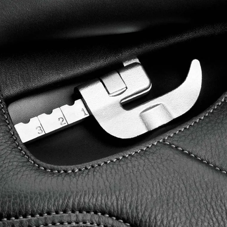 bates-dressage-luxe-leather-sa-sVjlrwvL-4.webp Fashion SADDLERY BRANDS INTL Bates Dressage+ Luxe Leather Saddle Black