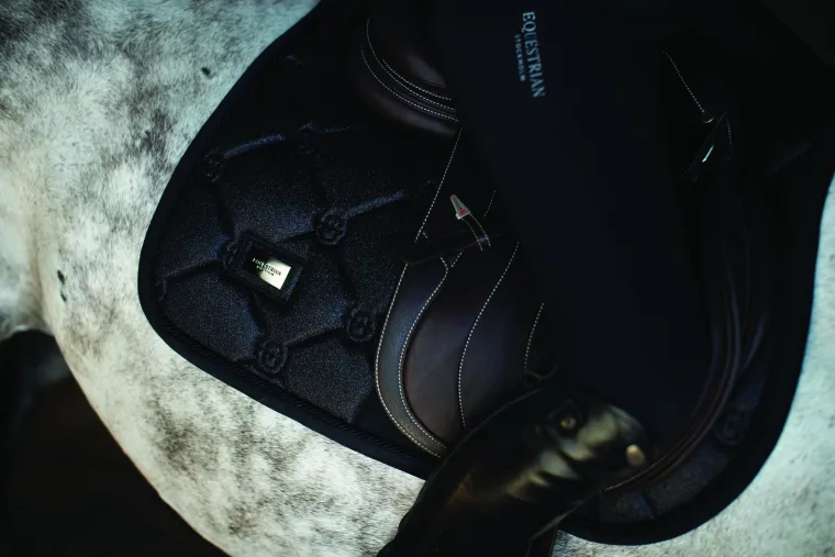 equestrian-stockholm-glimmer-j-KifpNFgz-4.webp Hot EQUESTRIAN STOCKHOLM Glimmer Jump Saddle Pad