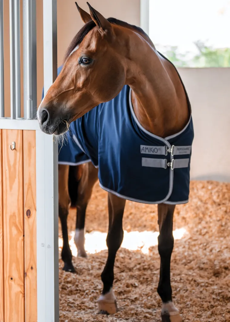horseware-ireland-amigo-stable-sSoiJKfF-1.webp Outlet HORSEWARE ® Ireland Amigo® Stable Sheet–Core Color Navy/Titanium Grey/Silver