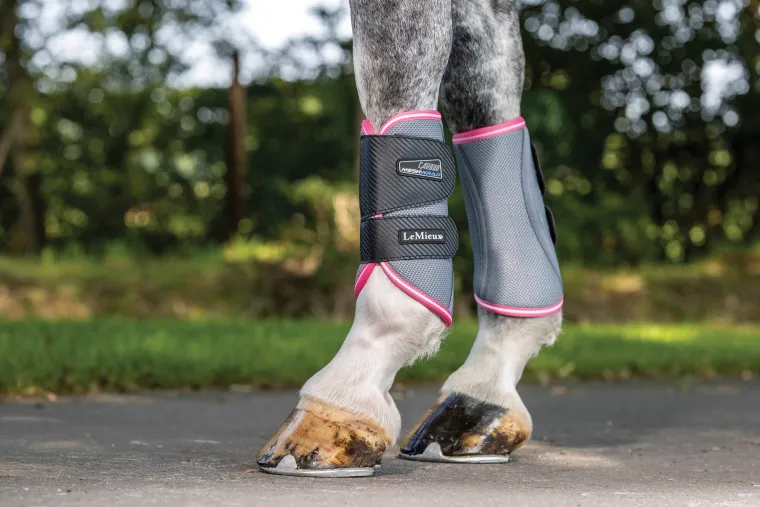 lemieux-carbon-mesh-wrap-boots-XHWFNxuC-8.webp New HORSE HEALTH TRADE LeMieux® Carbon Mesh Wrap Boots