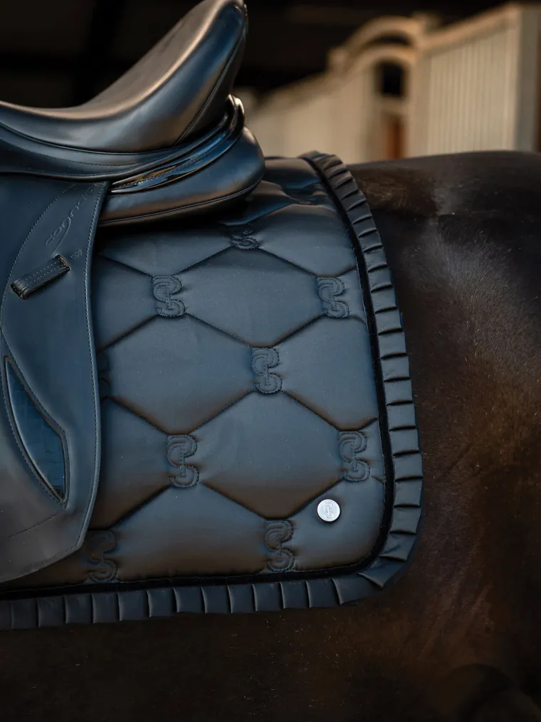 ps-of-sweden-ruffle-dressage-s-fPBNdXTE-2.webp Online PS OF SWEDEN Ruffle Dressage Saddle Pad