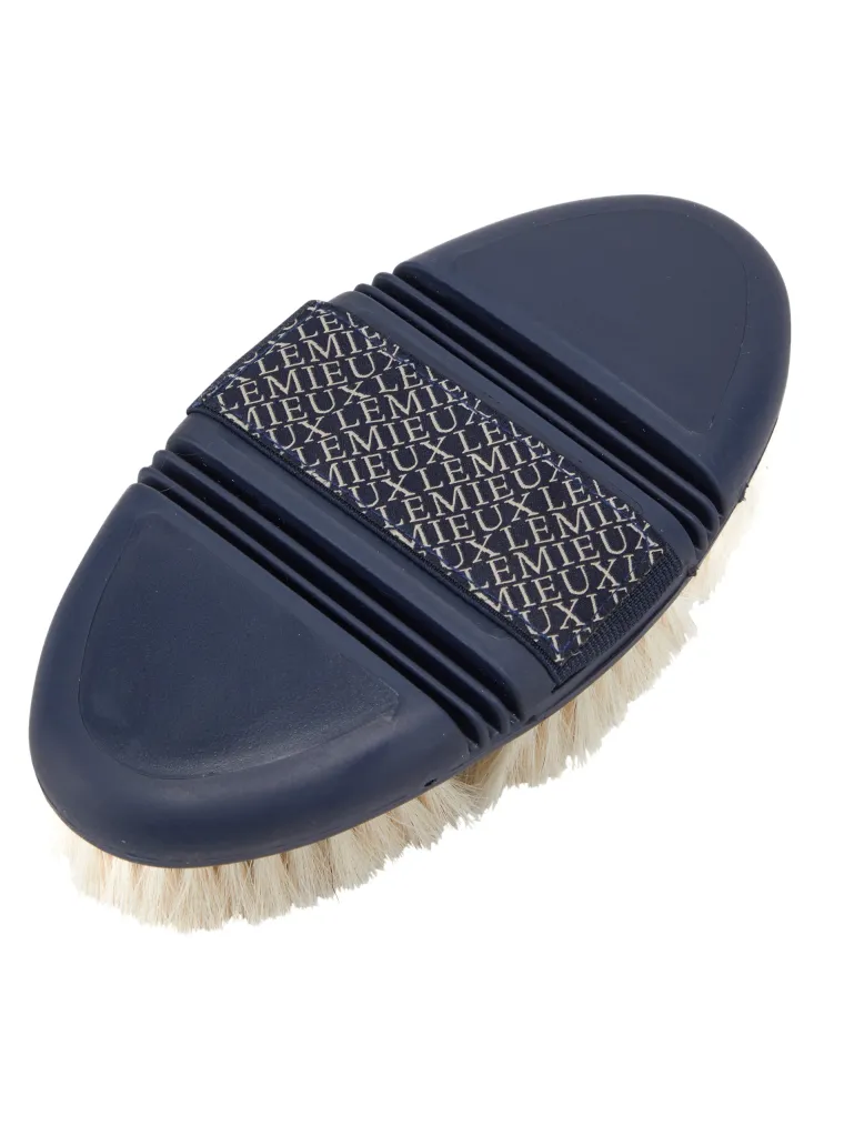 xuFkoisQ_0.webp New HORSE HEALTH TRADE LeMieux® Flexi Goat Hair Body Brush