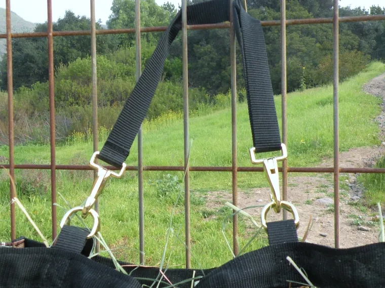 yiwxXxxc_8.webp Online KENSINGTON ™ Slow Feed 2-Flake Hay Bag